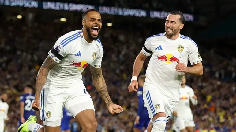Lukas Nmecha和Jack Harrison庆祝