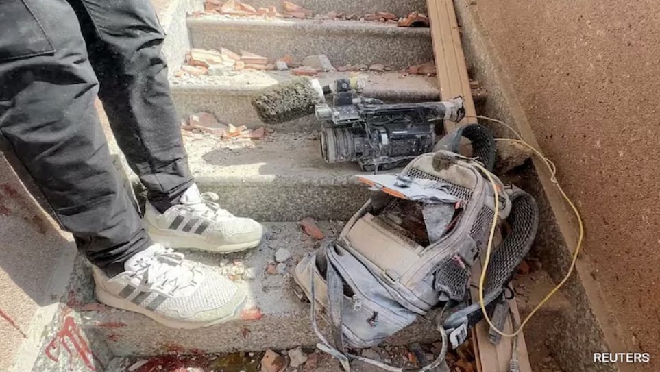周一在加沙南部发生的袭击造成至少20人死亡，其中包括5名记者。