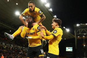 卡拉宝杯狼队2-0埃弗