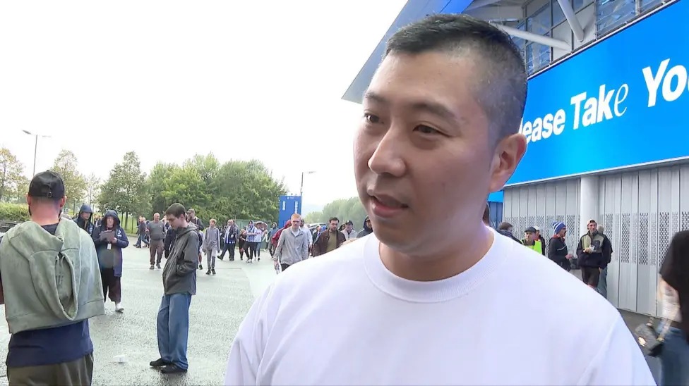 詹姆斯从韩国出发，行程5500英里，来到布莱顿观看他的第一场英超比赛，结果是黄牛票不让进。