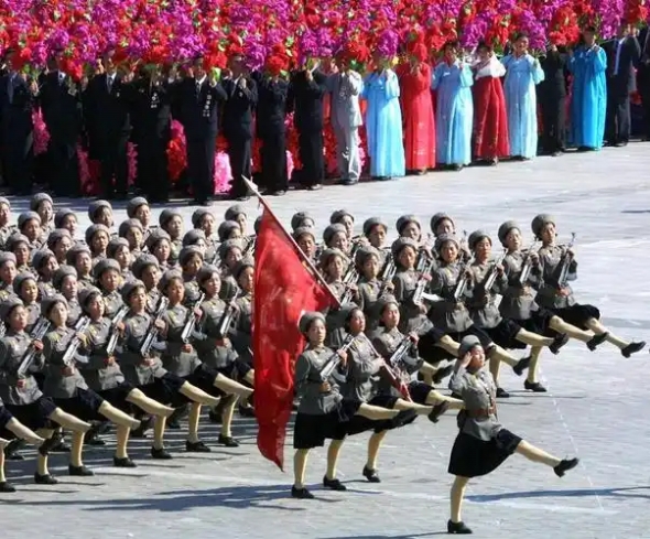 朝鲜阅兵式女兵