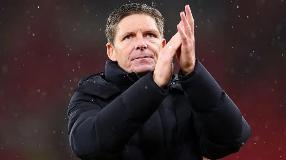 本赛季,奥利弗·格拉斯纳执教的水晶宫队在联赛杯、英超联赛和社区盾杯中都击败过利物浦队。