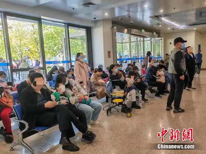 流感高发有医院患者排到1200多号