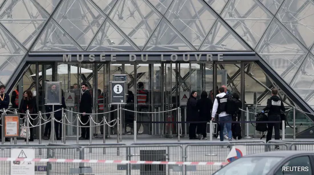 官员称，两名年龄分别为38岁和39岁的男子，以及两名年龄分别为31岁和40岁的女子被捕。