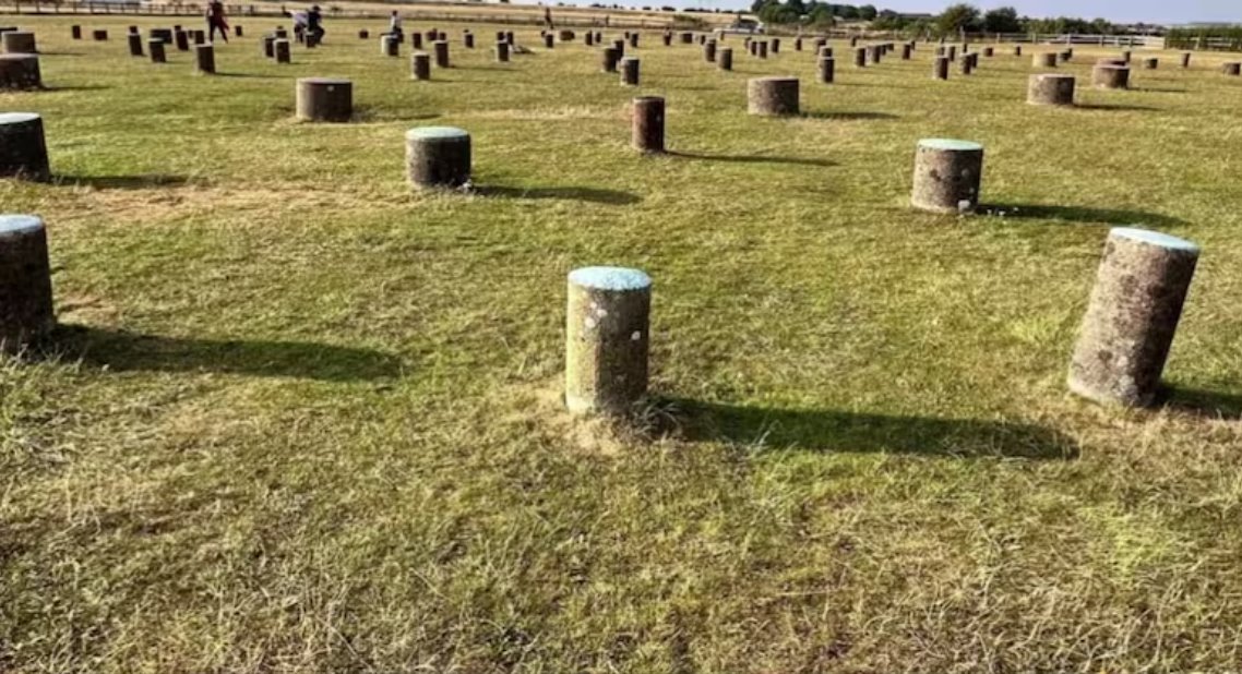 考古学家证实，人类曾在巨石阵附近开凿过巨大的新石器时代坑穴