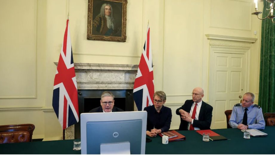 英国国防部长称,面对俄罗斯的威胁,“整个国家”都必须做好战斗准备