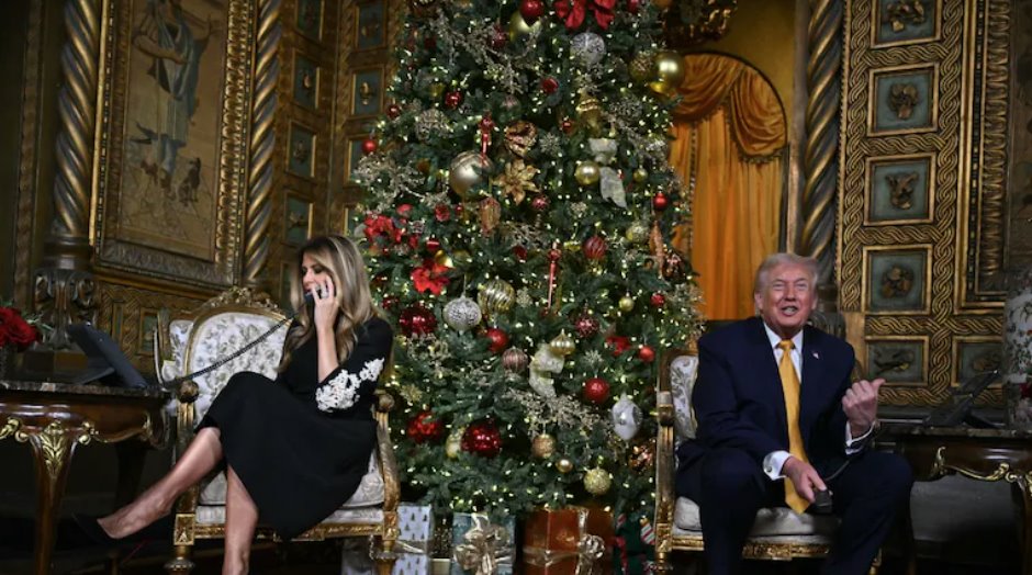 总统和第一夫人梅拉尼娅&middot;特朗普并肩而坐，两人一共接听了大约十几个电话。