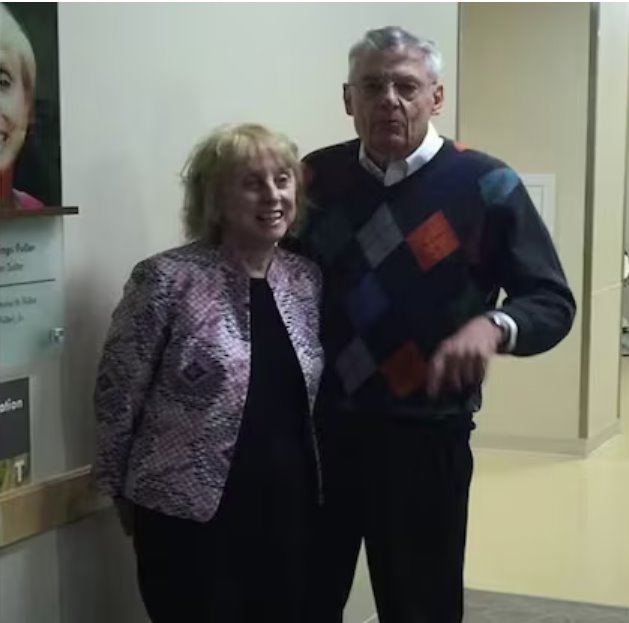 警方正在调查,查看监控录像,但目前尚未逮捕任何人。