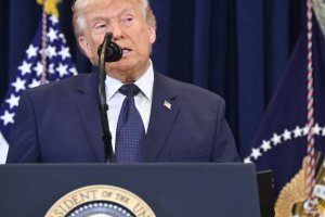 特朗普称伊朗战争将