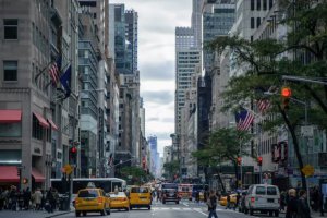 许多美国人正在离开