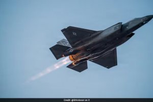 美国F-35隐形战斗机在