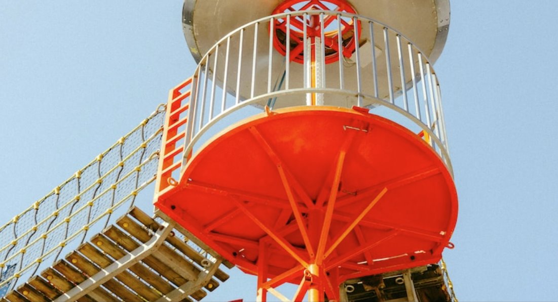 哥伦比亚一名28岁女子因害怕乘坐游乐园滑梯而发生悲惨事故身亡