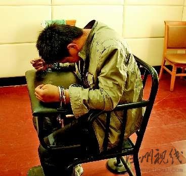 轿车撞倒女子将其拖行千米致死司机涉嫌醉驾